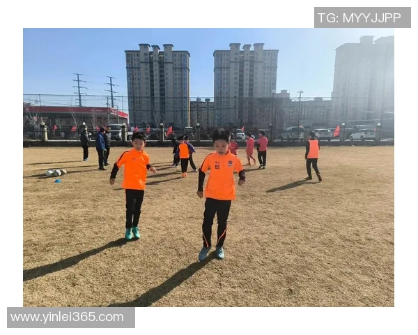 小小足球星闪耀赛场 梦想与努力成就未来冠军之路